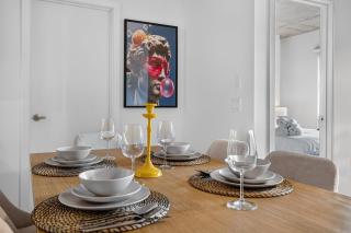 Stylish 2BR Getaway - Old Port Montreal - 2