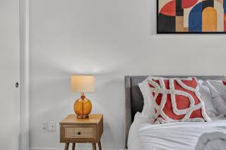 Stylish 2BR Getaway - Old Port Montreal - 1