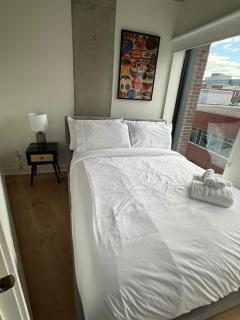 Stylish 2BR Retreat Near Downtown - Old Port MTL - 4