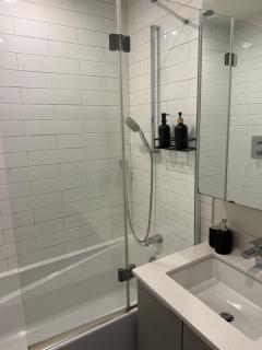 Stylish 2BR Retreat Near Downtown - Old Port MTL - 3