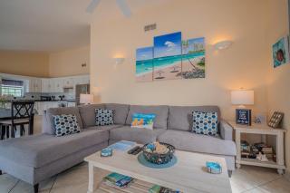 Villa Utopia, A Serene Poolside Sanctuary - 5