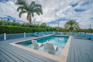 Villa Utopia, A Serene Poolside Sanctuary - 3