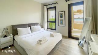 Ollystays Shedwan Lagoon & Pool View 2BR! Near AbuTig Marina - 4