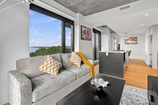 Elegant 2BR Haven - Montreal City Center - 8