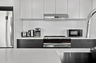 Elegant 2BR Haven - Montreal City Center - 4