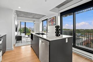 Elegant 2BR Haven - Montreal City Center - 3
