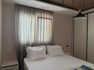 Spacious Modern 2BR Gated Parking Pet Friendly - 3