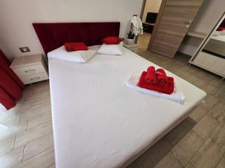 SeaSide Luxury Apartment Indoor Swimming & Spa - 9