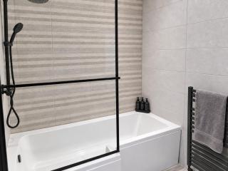 2 Bedroom Flat near Grangemouth | Sleeps 8 - 2