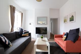 Spacious 3 bed / sleeps 8/ ideal for groups - 5