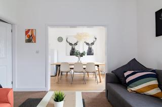 Spacious 3 bed / sleeps 8/ ideal for groups - 1