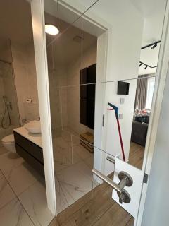 Cloche dor studio with balcony - 7