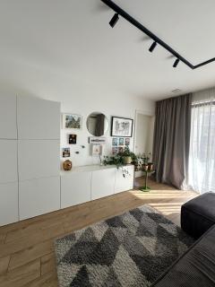 Cloche dor studio with balcony - 1