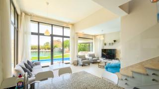 Stunning Tawila Lagoon Pool 4BR Villa, Nanny Room - 4