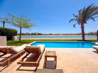Ollystays Elegant 4BR Heated Pool Villa, Nanny Room! ElGouna - 8