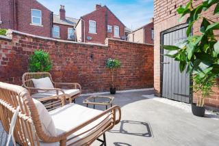 Stylish 4BR Sleeps 8 by Stay With Us - 0
