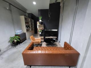 Charming Loft-Style House Near Victory Monument, Bangkok - 9