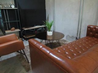 Charming Loft-Style House Near Victory Monument, Bangkok - 7