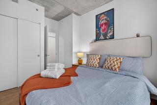 Elegant 2BR Griffintown Stay - Prime Location - 8