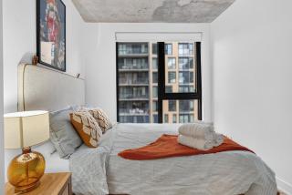 Elegant 2BR Griffintown Stay - Prime Location - 5