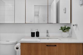 Elegant 2BR Griffintown Stay - Prime Location - 2