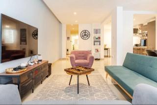 Spacious Apartment Near Beach with PS5 Console - 7