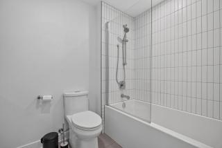 Urban 2BR Retreat - Montréal Griffintown - 9