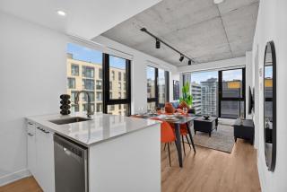 Urban 2BR Retreat - Montréal Griffintown - 1