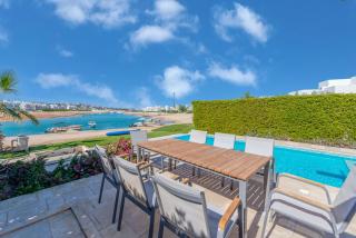 Ollystays Luxury 4BR Villa, Heated Pool, Joubal Lagoon View ! - 1