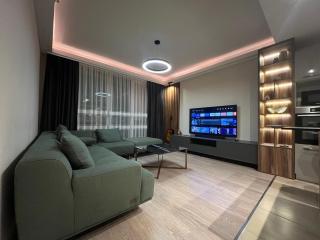 Amazing Sky Views 3 Bedroom Apartment with Pool Sauna Gym and Free Parking - 0