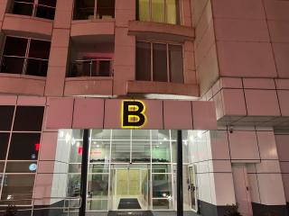 Amazing Sky Views 3 Bedroom Apartment with Pool Sauna Gym and Free Parking - 3