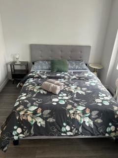 Modern 1BR Montreal Apt - Nearby Place des Arts - 0