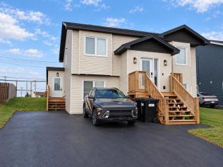 Modern 2BR Suite, Wifi, Workstation and Comfy Beds - 7