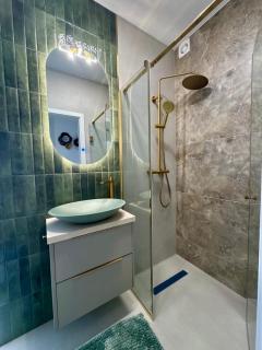 Premium Massage Apartment, Self-check-in & Parking - 8