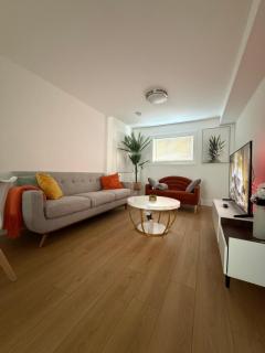 Modern 2BR Suite, Wifi, Workstation and Comfy Beds - 0