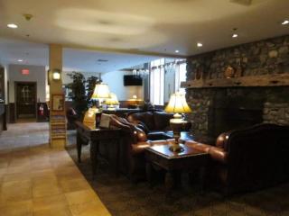 1st Floor Mountain View Suite Ski On Off At Jiminy- Fully Redone Decor - 2