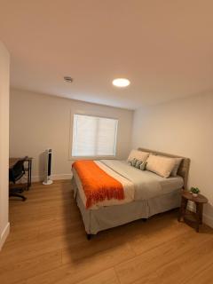 Modern 2BR Suite, Wifi, Workstation and Comfy Beds - 5