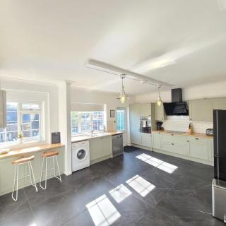 Unique 4BR Loft / Sleeps 8 / 2 Bathrooms - 8
