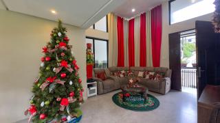 Glass & Green Perch Full Home with Heated Pool - 2