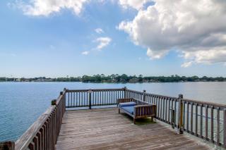 Game Room & Hot Tub! Bayfront Family Gem - 0