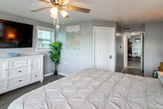 Game Room & Hot Tub! Bayfront Family Gem - 1