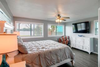 Game Room & Hot Tub! Bayfront Family Gem - 2