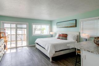 Water Views! Studio w/ Hot Tub & Boat Dock Access - 7
