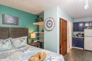 Hot Tub & Dock Access! Bayfront Studio - 6