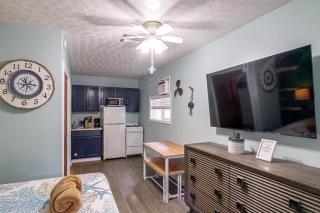 Hot Tub & Dock Access! Bayfront Studio - 4