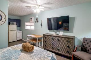 Hot Tub & Dock Access! Bayfront Studio - 5