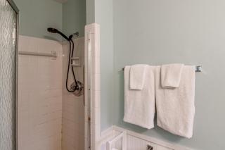 Hot Tub & Dock Access! Bayfront Studio - 2