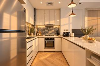 Stunning 1Bdr Luxury with Burj Khalifa View - 1