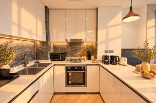 Stunning 1Bdr Luxury with Burj Khalifa View - 9