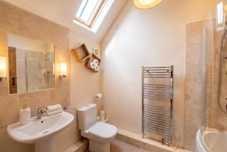 Barn Cottage, Welford - Hot-tub, Log Fire & Parking - 4